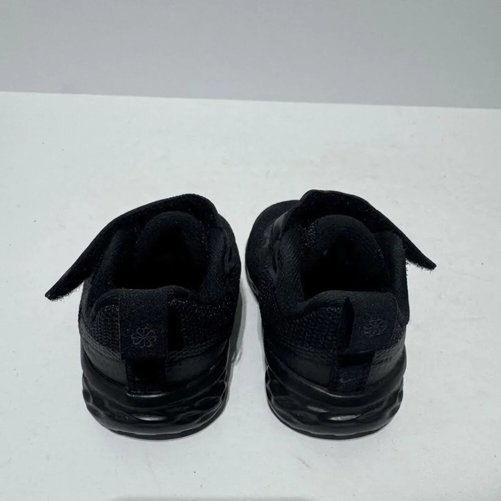 Nike Revolution 6 Sneakers Black Size 2 M Toddler
